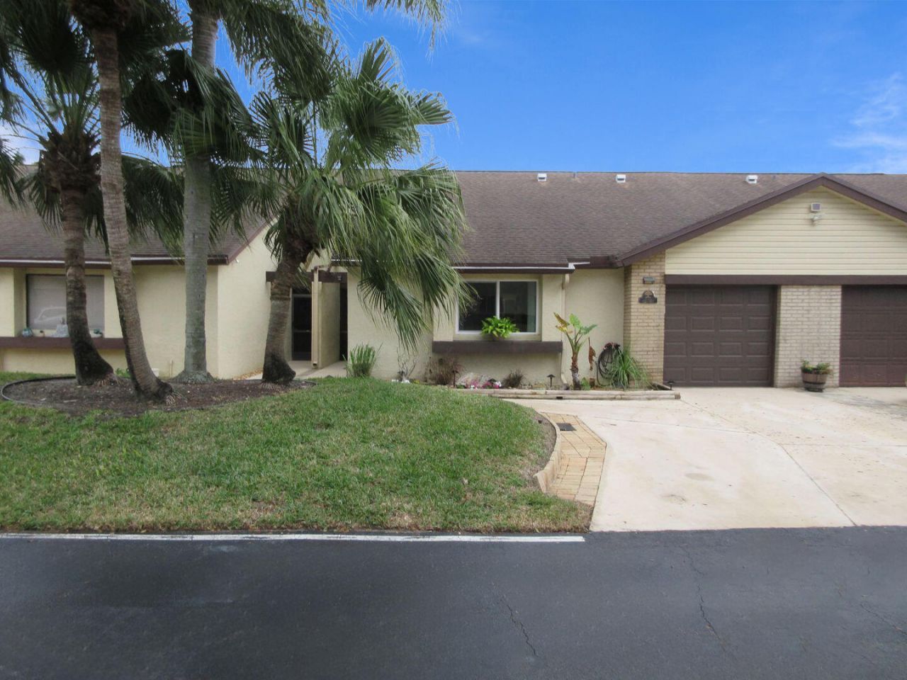216 Meander Circle, Royal Palm Beach, FL 33411 Photo