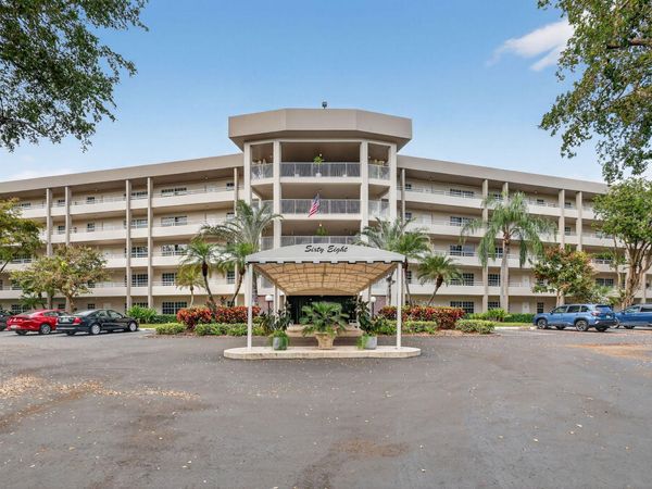 545 Oaks Lane, Unit 409, Pompano Beach, FL 33069