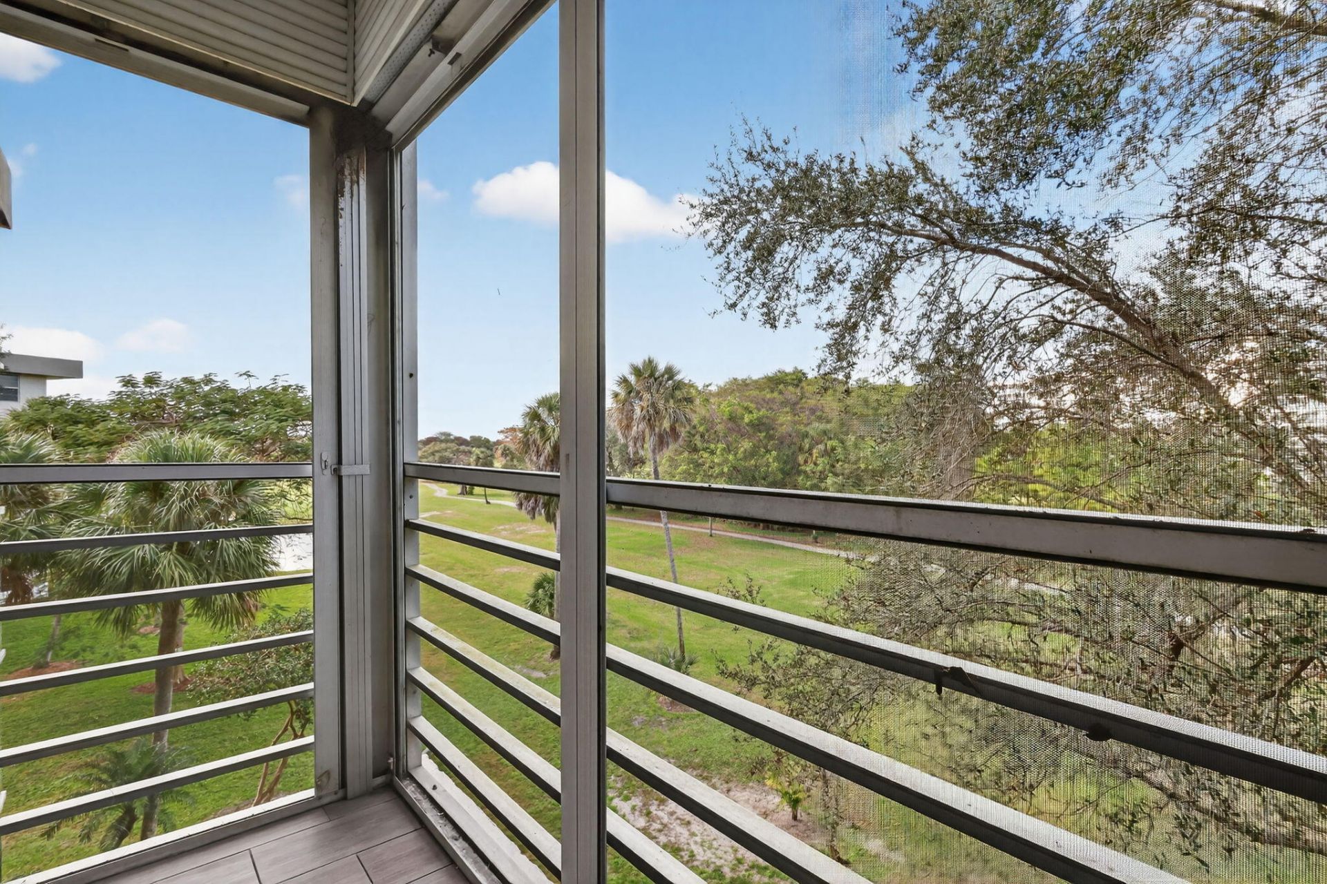 545 Oaks Lane, Unit 409, Pompano Beach, FL 33069 Photo