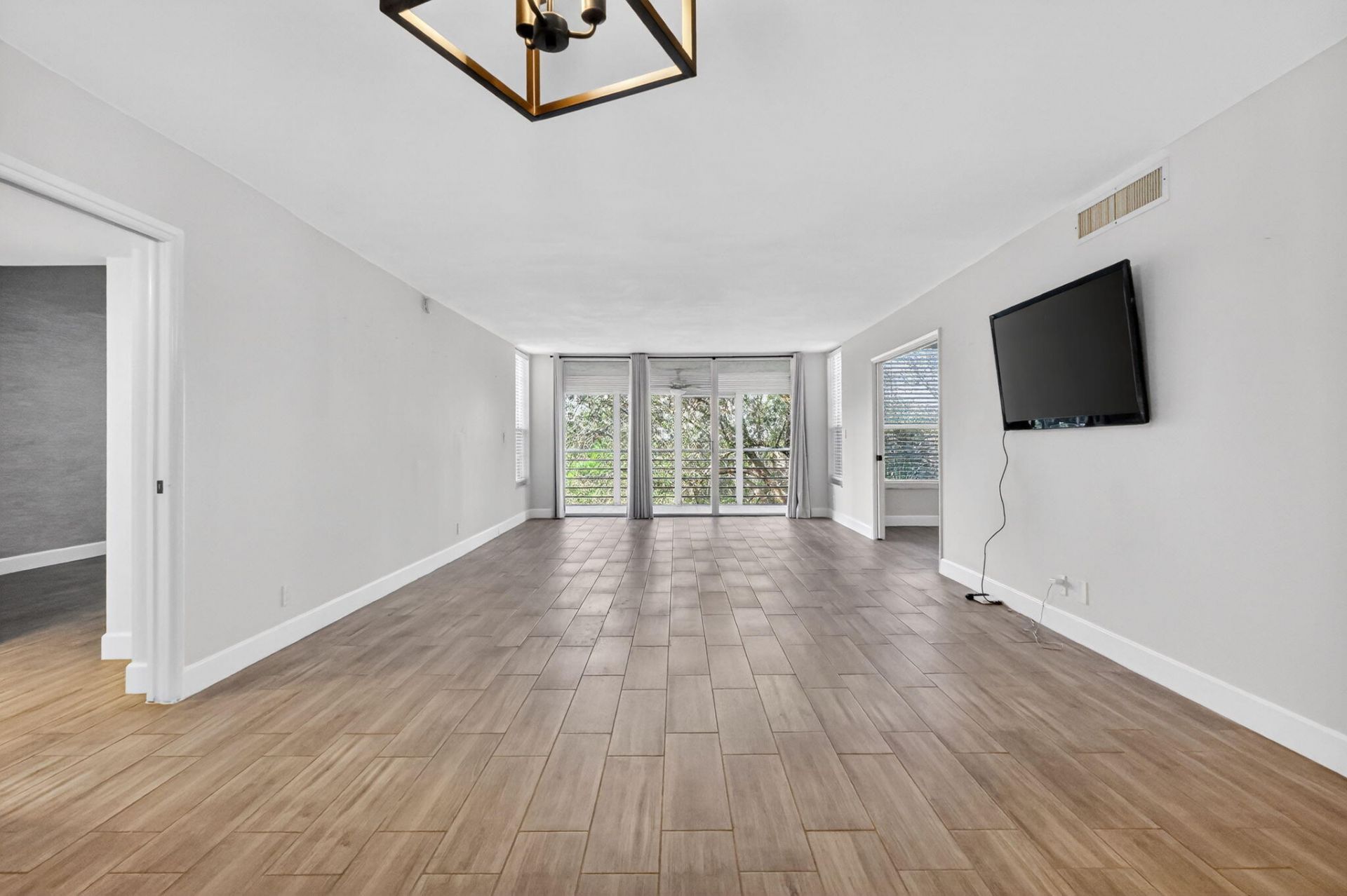 545 Oaks Lane, Unit 409, Pompano Beach, FL 33069 Photo