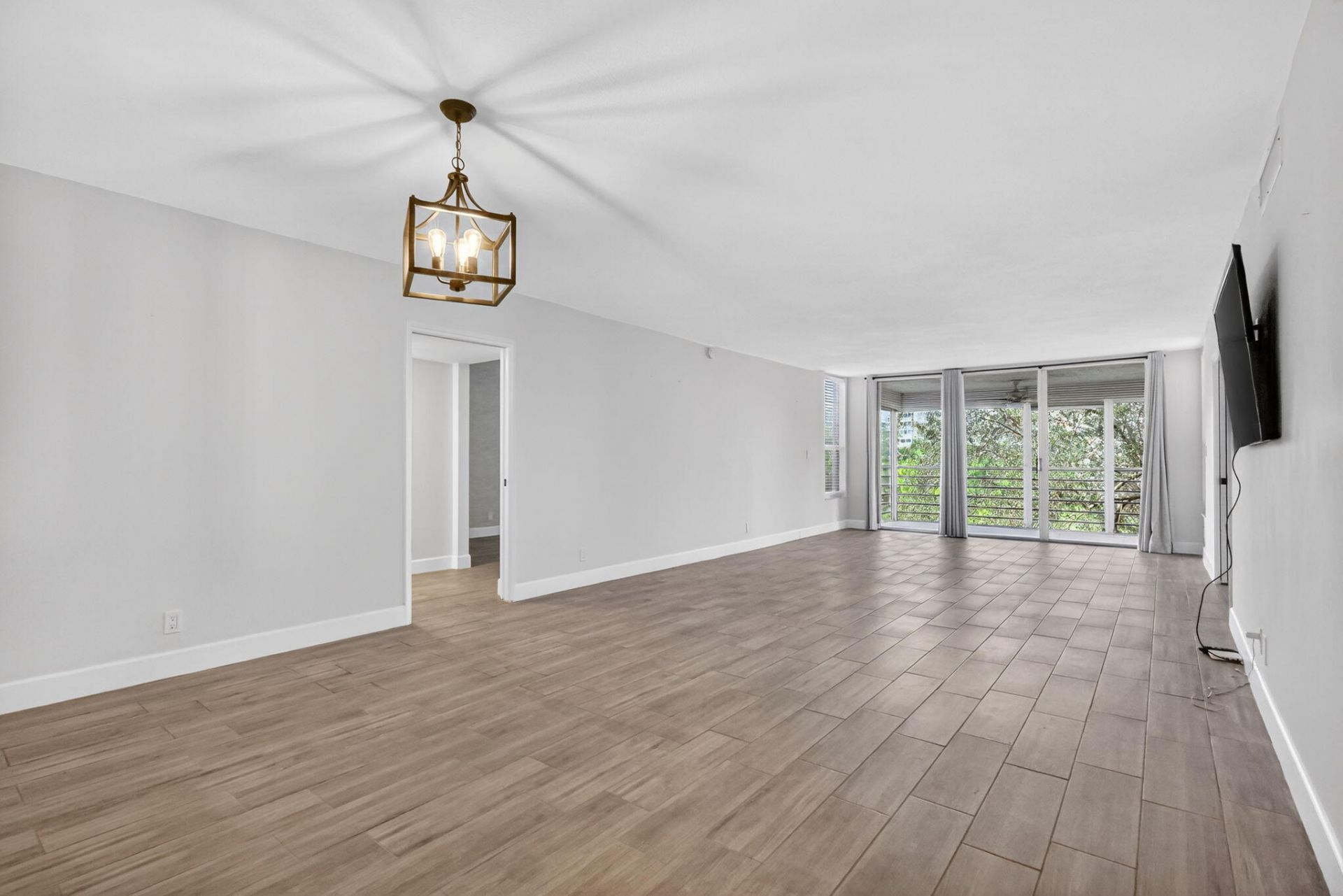 545 Oaks Lane, Unit 409, Pompano Beach, FL 33069 Photo