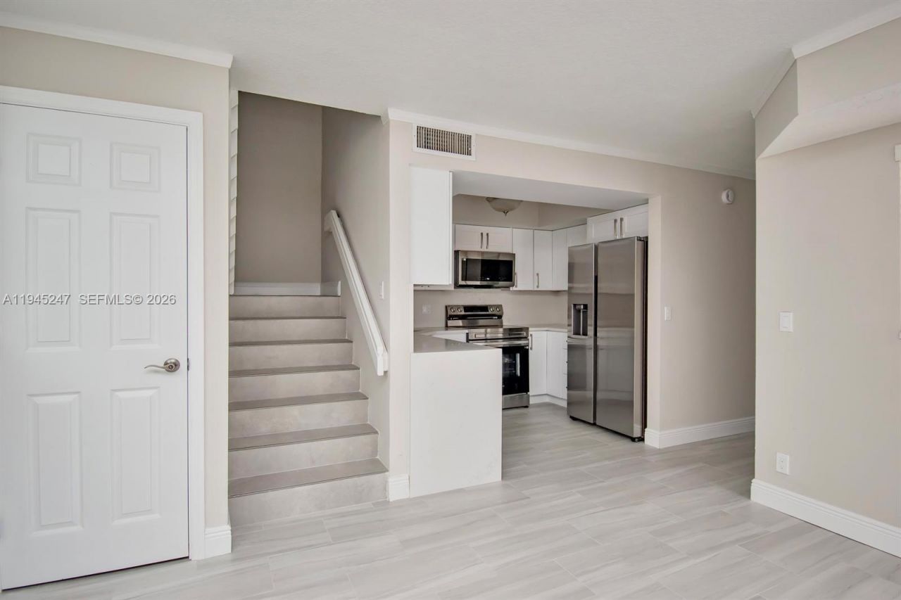 4240 Village Dr , Unit B, Delray Beach, FL 33445 Photo