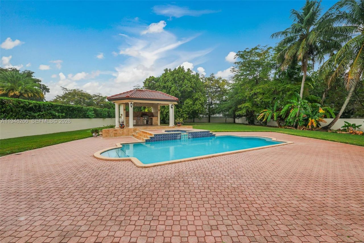 10261 SW 58th St, Miami, FL 33173 Photo