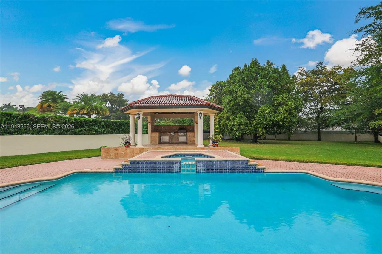 10261 SW 58th St, Miami, FL 33173 Photo