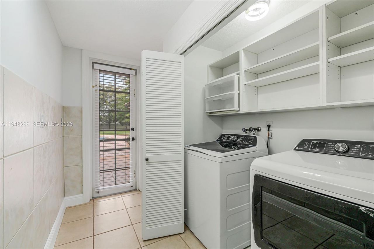 10261 SW 58th St, Miami, FL 33173 Photo