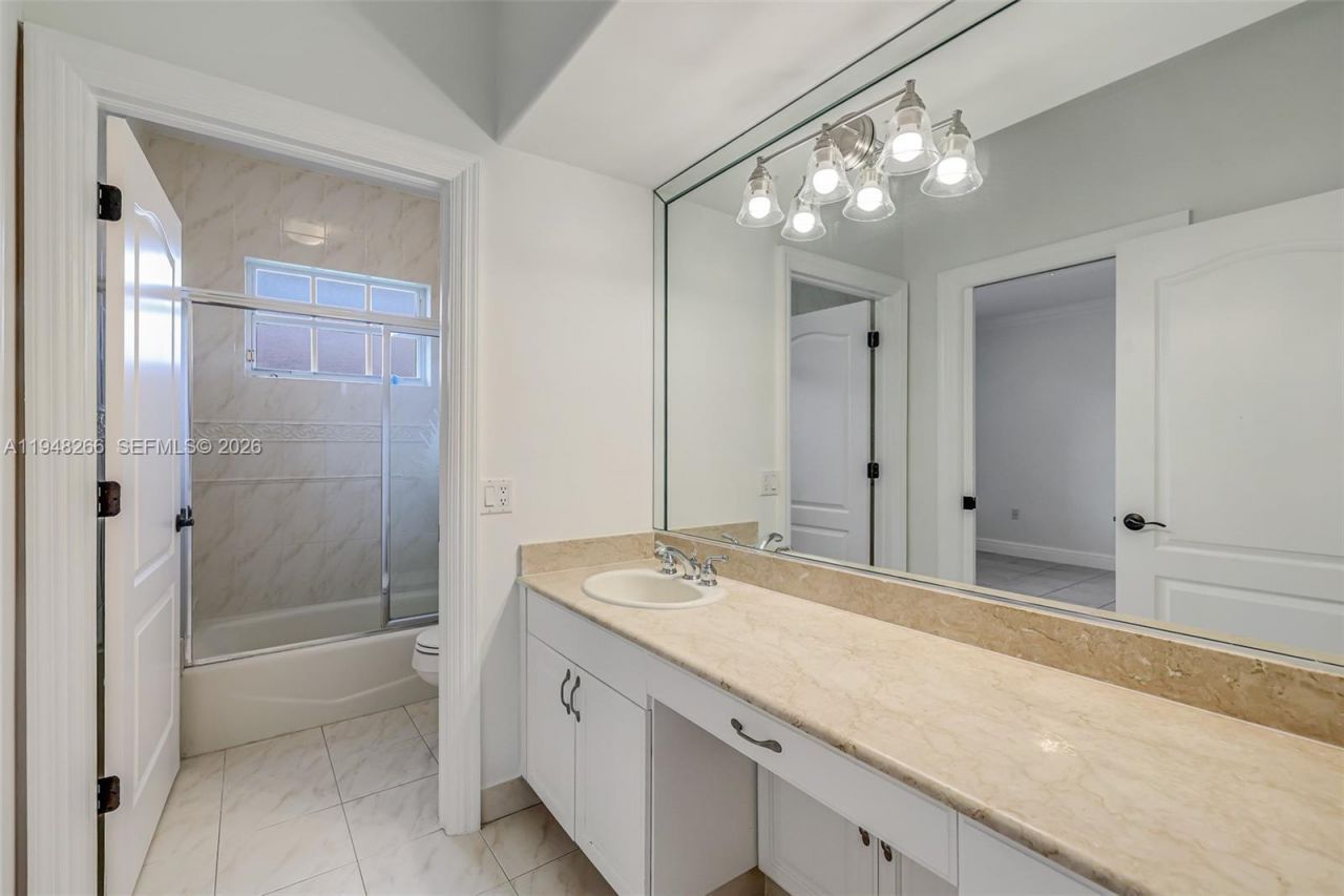 10261 SW 58th St, Miami, FL 33173 Photo