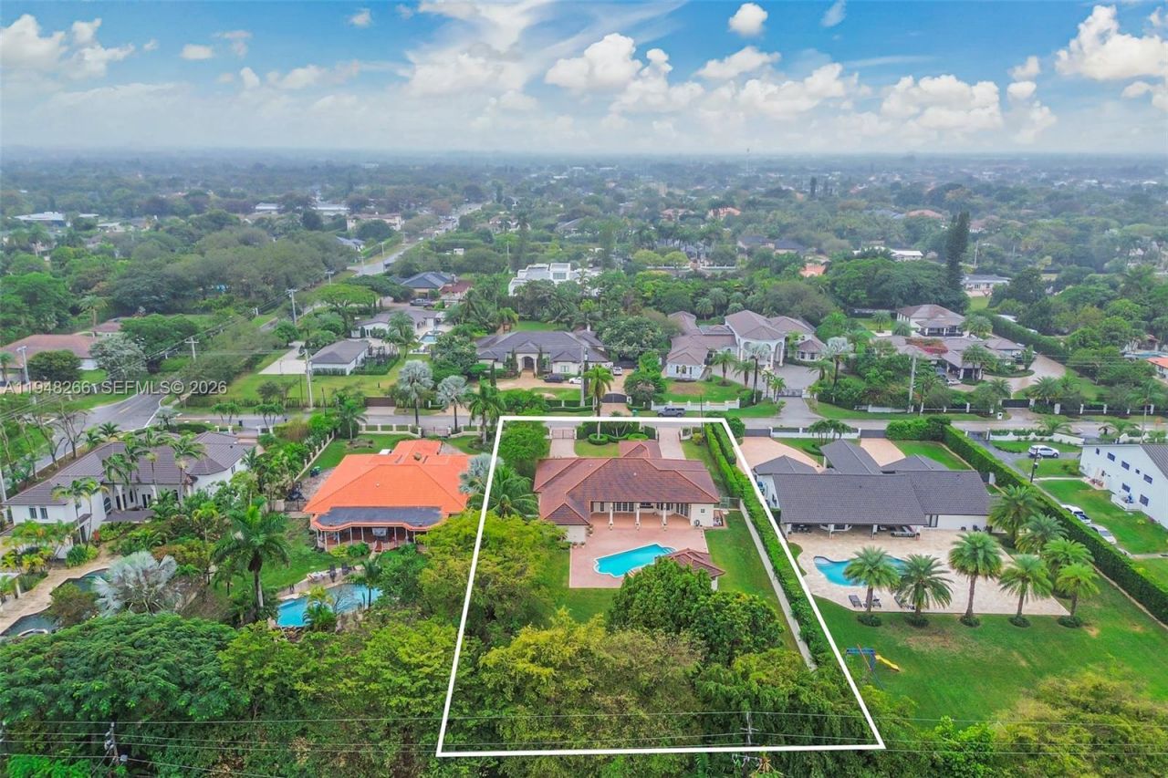 10261 SW 58th St, Miami, FL 33173 Photo