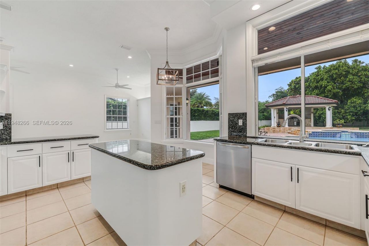 10261 SW 58th St, Miami, FL 33173 Photo