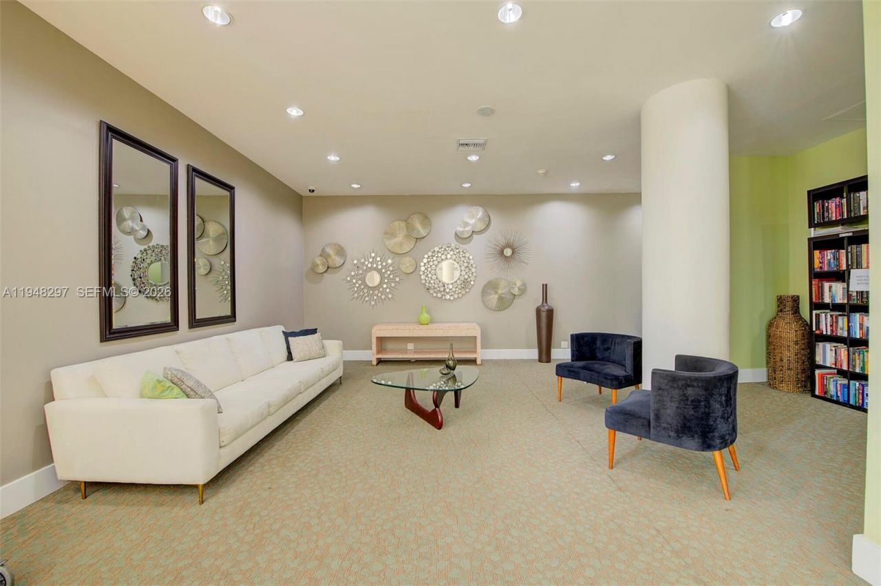 7441 Wayne Ave, Unit 8P, Miami Beach, FL 33141 Photo