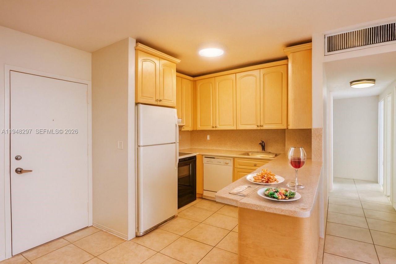 7441 Wayne Ave, Unit 8P, Miami Beach, FL 33141 Photo