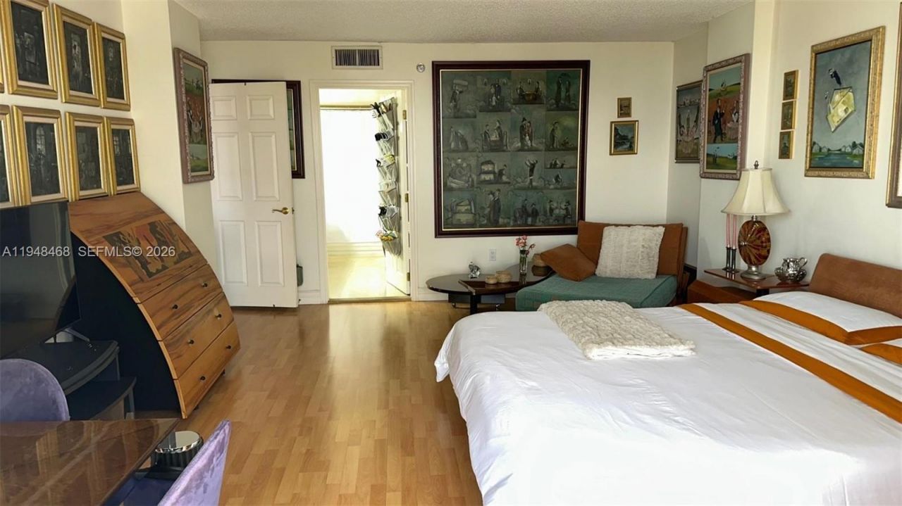 210 174th St, Unit 1909, Sunny Isles Beach, FL 33160 Photo