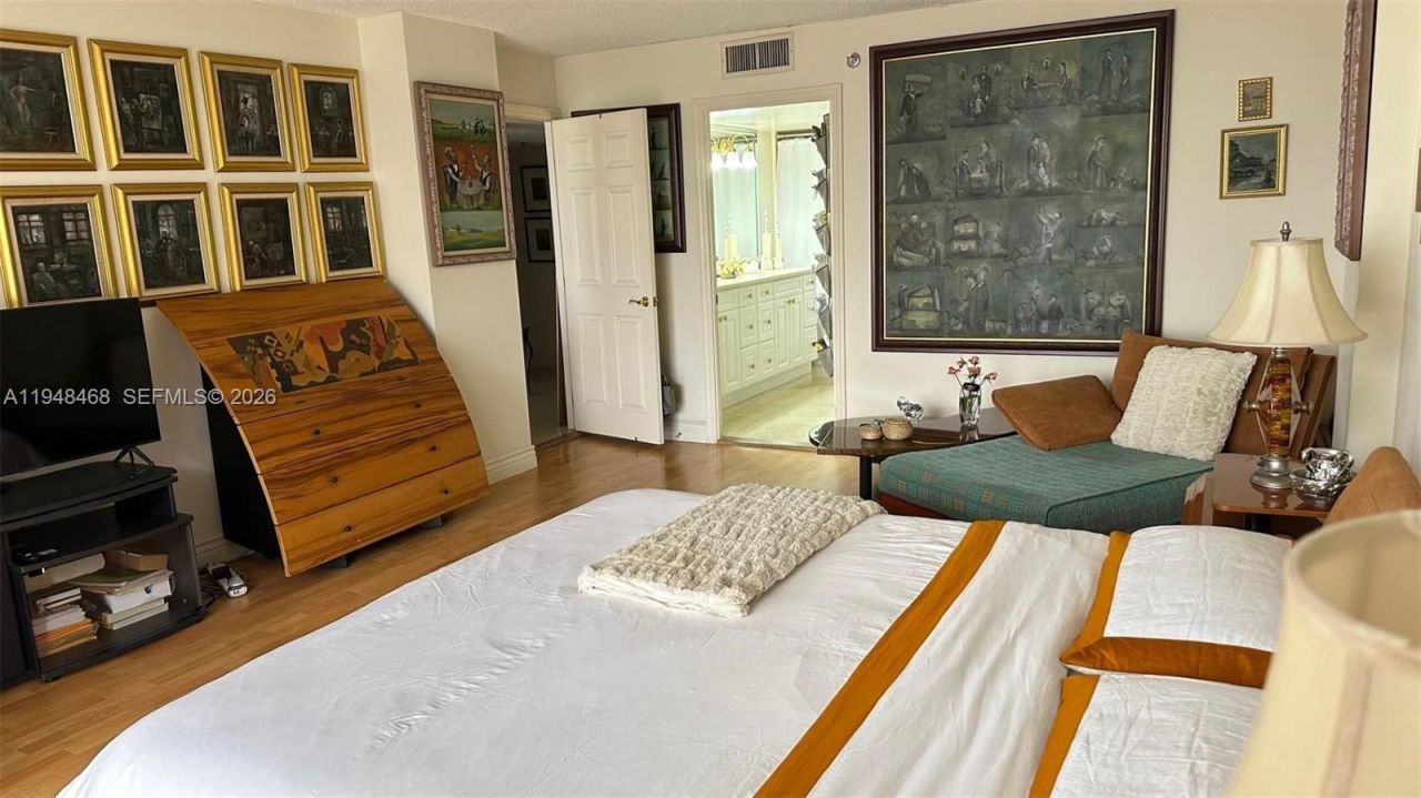 210 174th St, Unit 1909, Sunny Isles Beach, FL 33160 Photo