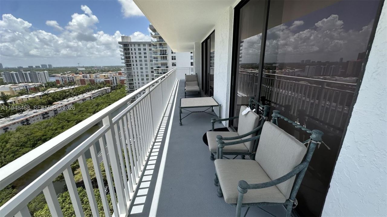 210 174th St, Unit 1909, Sunny Isles Beach, FL 33160 Photo