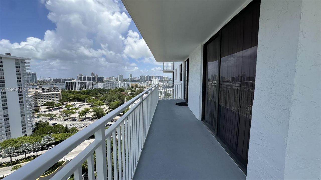 210 174th St, Unit 1909, Sunny Isles Beach, FL 33160 Photo