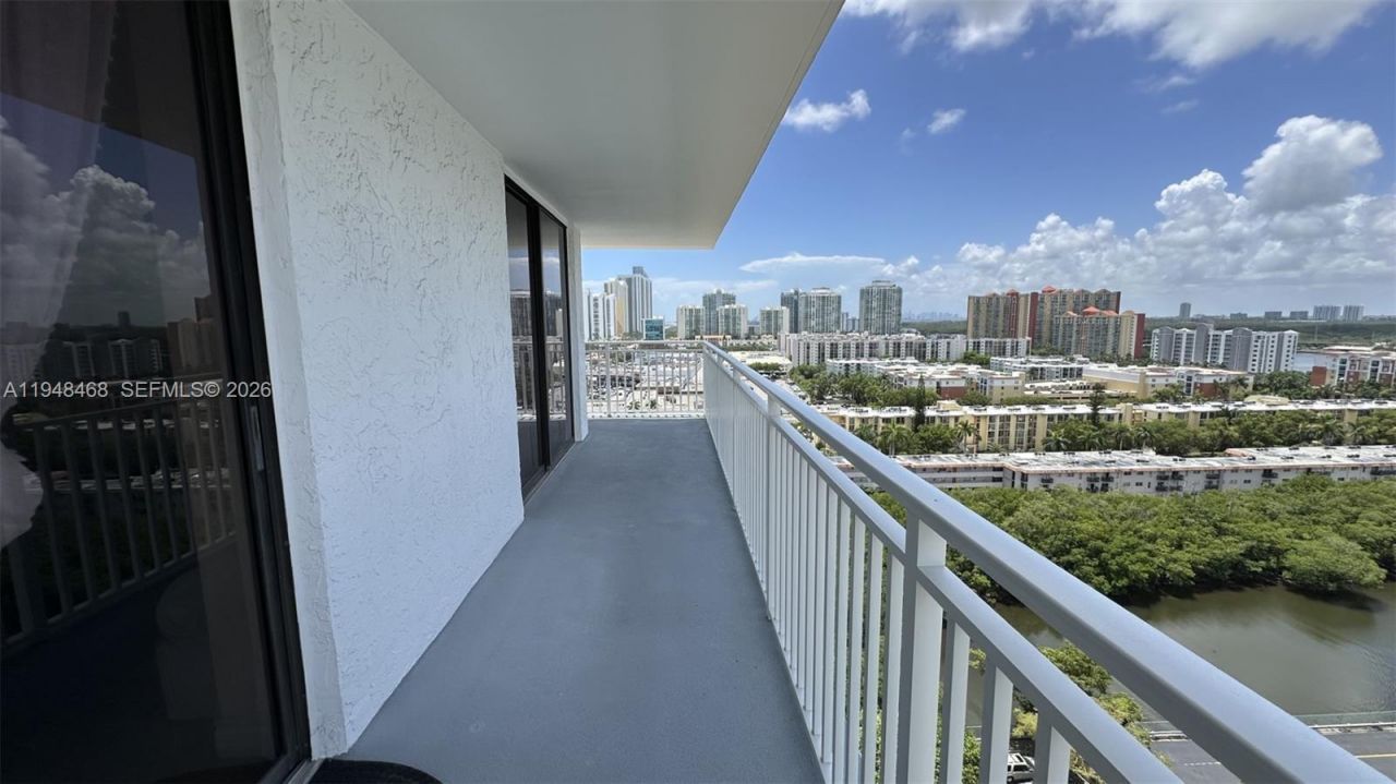 210 174th St, Unit 1909, Sunny Isles Beach, FL 33160 Photo