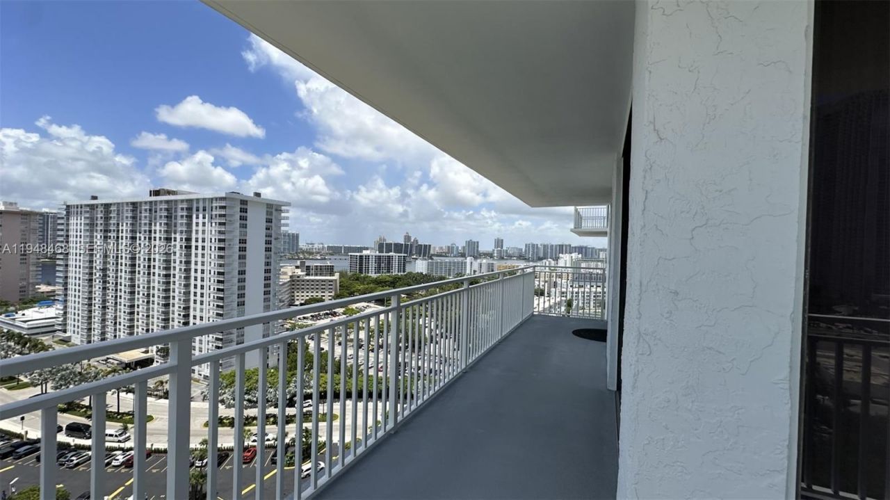 210 174th St, Unit 1909, Sunny Isles Beach, FL 33160 Photo