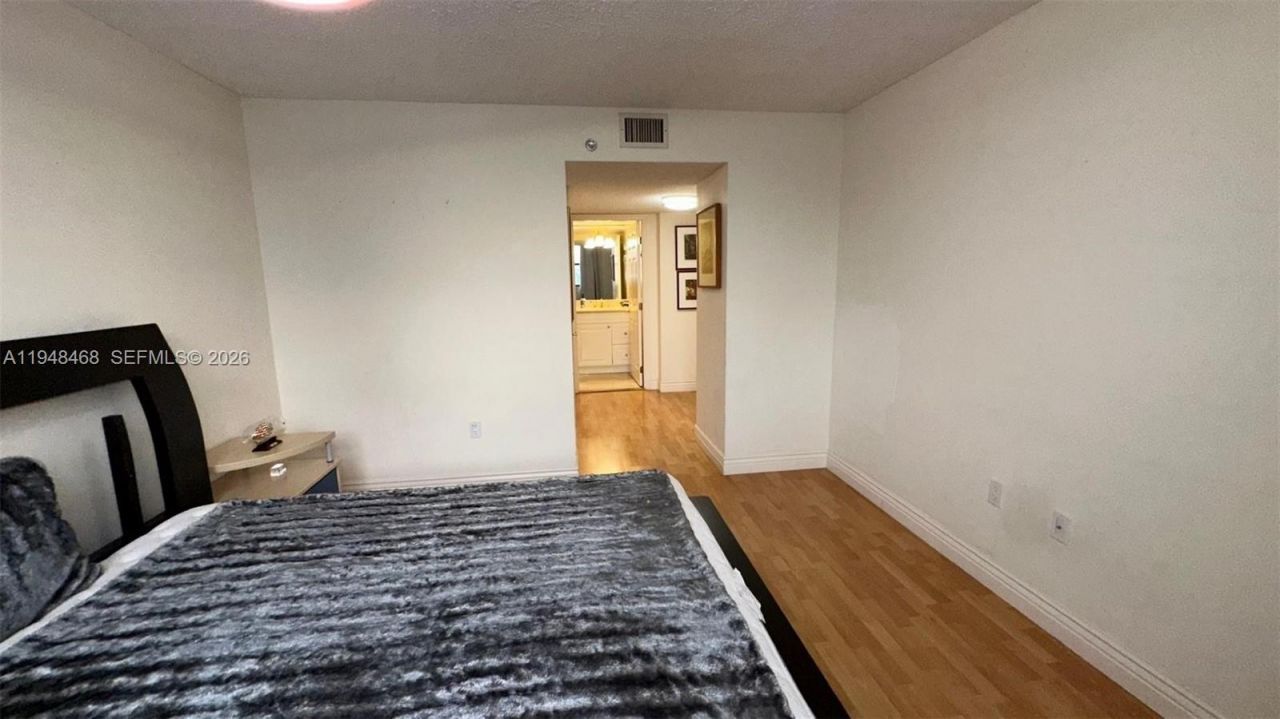 210 174th St, Unit 1909, Sunny Isles Beach, FL 33160 Photo