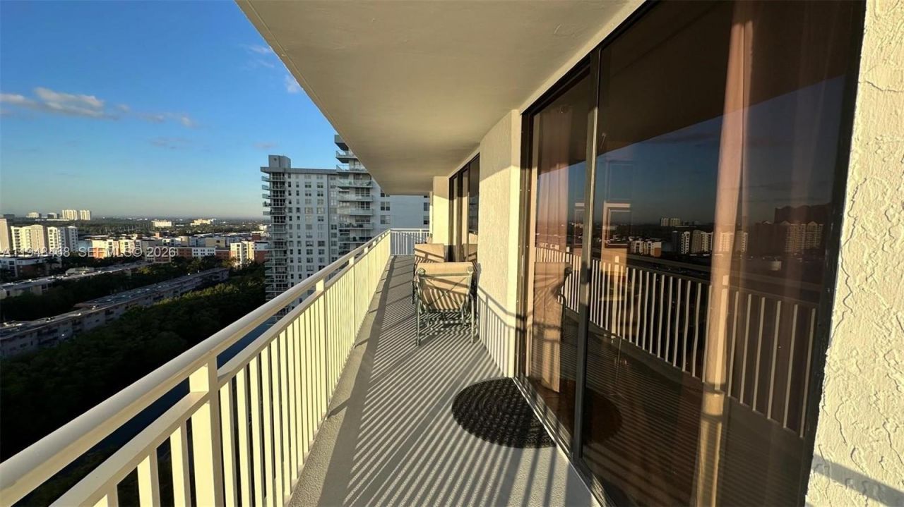210 174th St, Unit 1909, Sunny Isles Beach, FL 33160 Photo