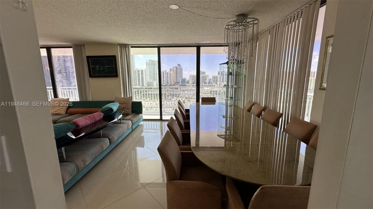 210 174th St, Unit 1909, Sunny Isles Beach, FL 33160 Photo
