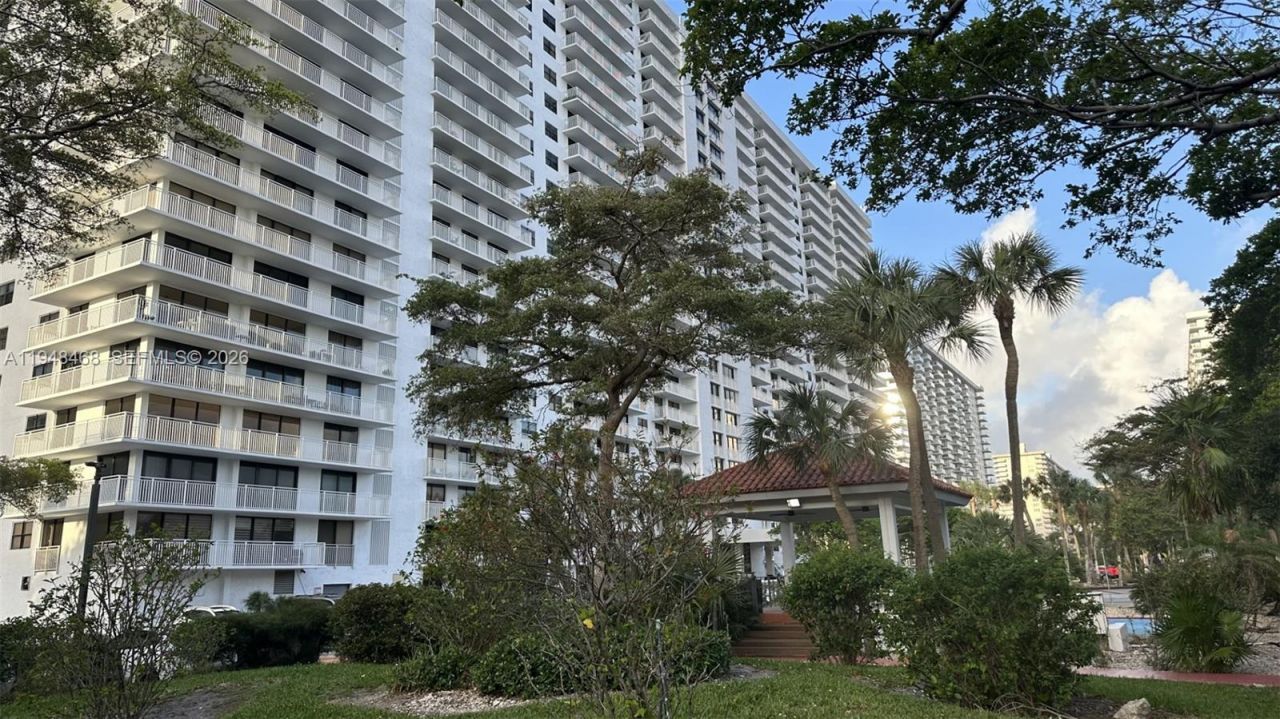 210 174th St, Unit 1909, Sunny Isles Beach, FL 33160 Photo