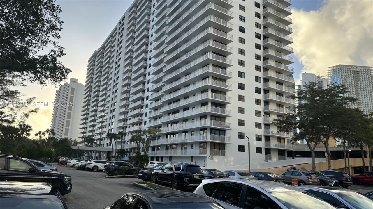 210 174th St, Unit 1909, Sunny Isles Beach, FL 33160 Photo