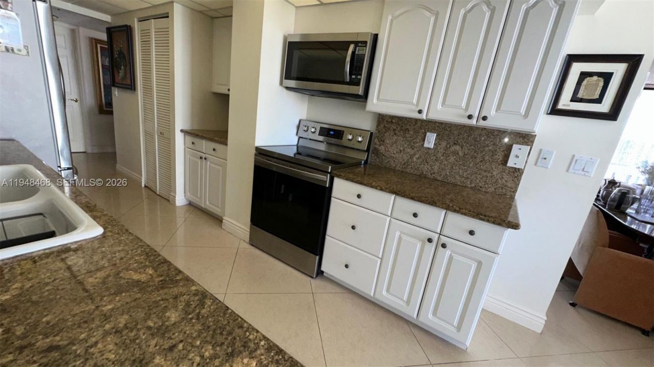 210 174th St, Unit 1909, Sunny Isles Beach, FL 33160 Photo