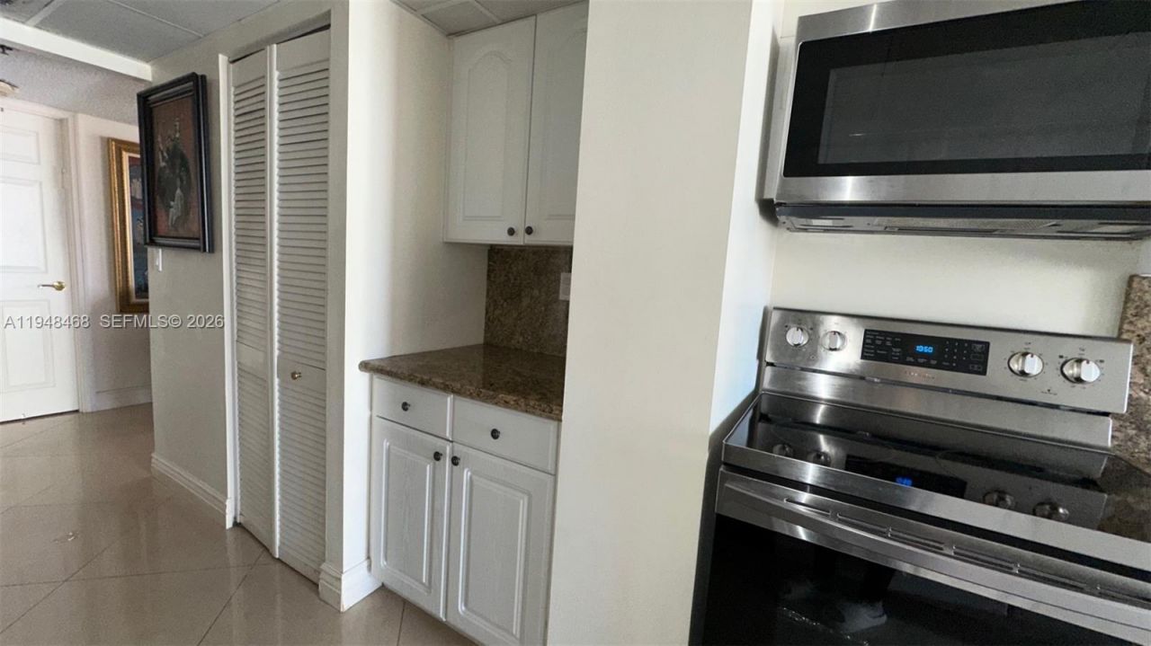 210 174th St, Unit 1909, Sunny Isles Beach, FL 33160 Photo