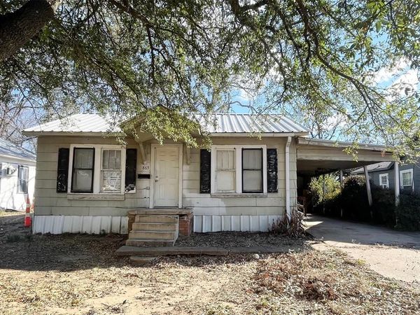 863 4th Street SW, Paris, TX 75460