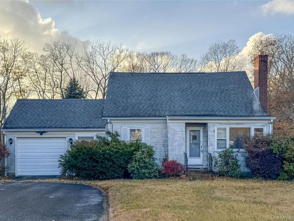 54 N Ocean Avenue, Center Moriches, NY 11934