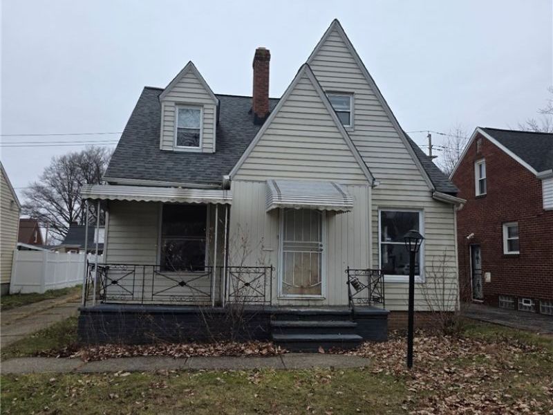 3852 Lee Heights Boulevard, Cleveland, OH 44128 Photo 1