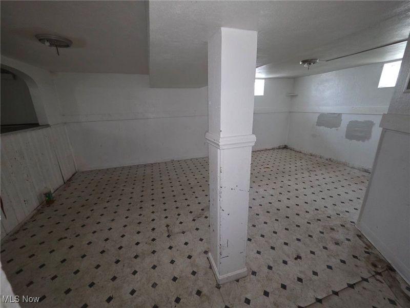 3852 Lee Heights Boulevard, Cleveland, OH 44128 Photo 31