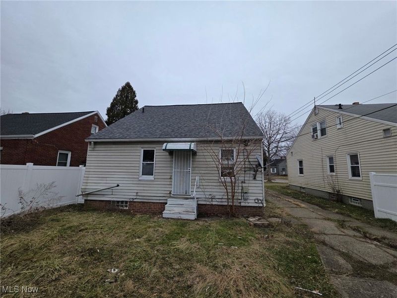 3852 Lee Heights Boulevard, Cleveland, OH 44128 Photo 9