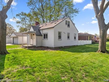 6644 N VERNON Street, Dearborn Heights, MI 48127