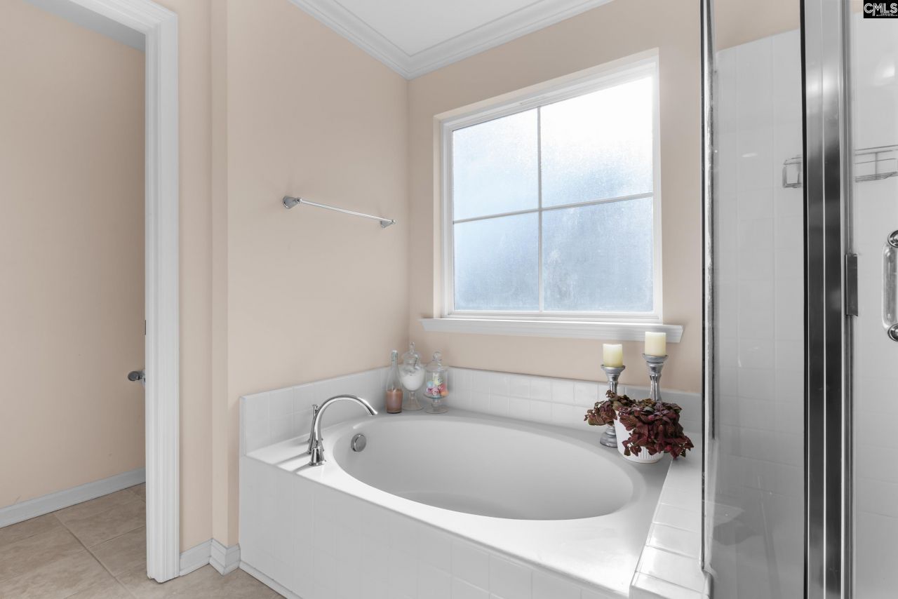 649 Upper Trail Photo 29