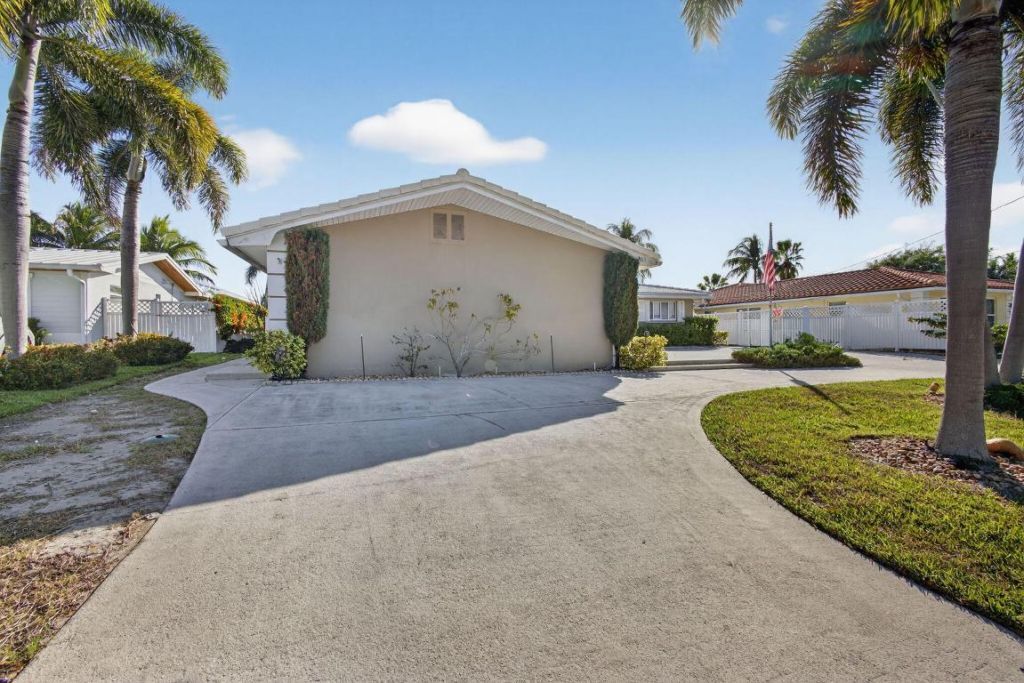 752 Lagoon Drive, North Palm Beach, FL 33408 Photo