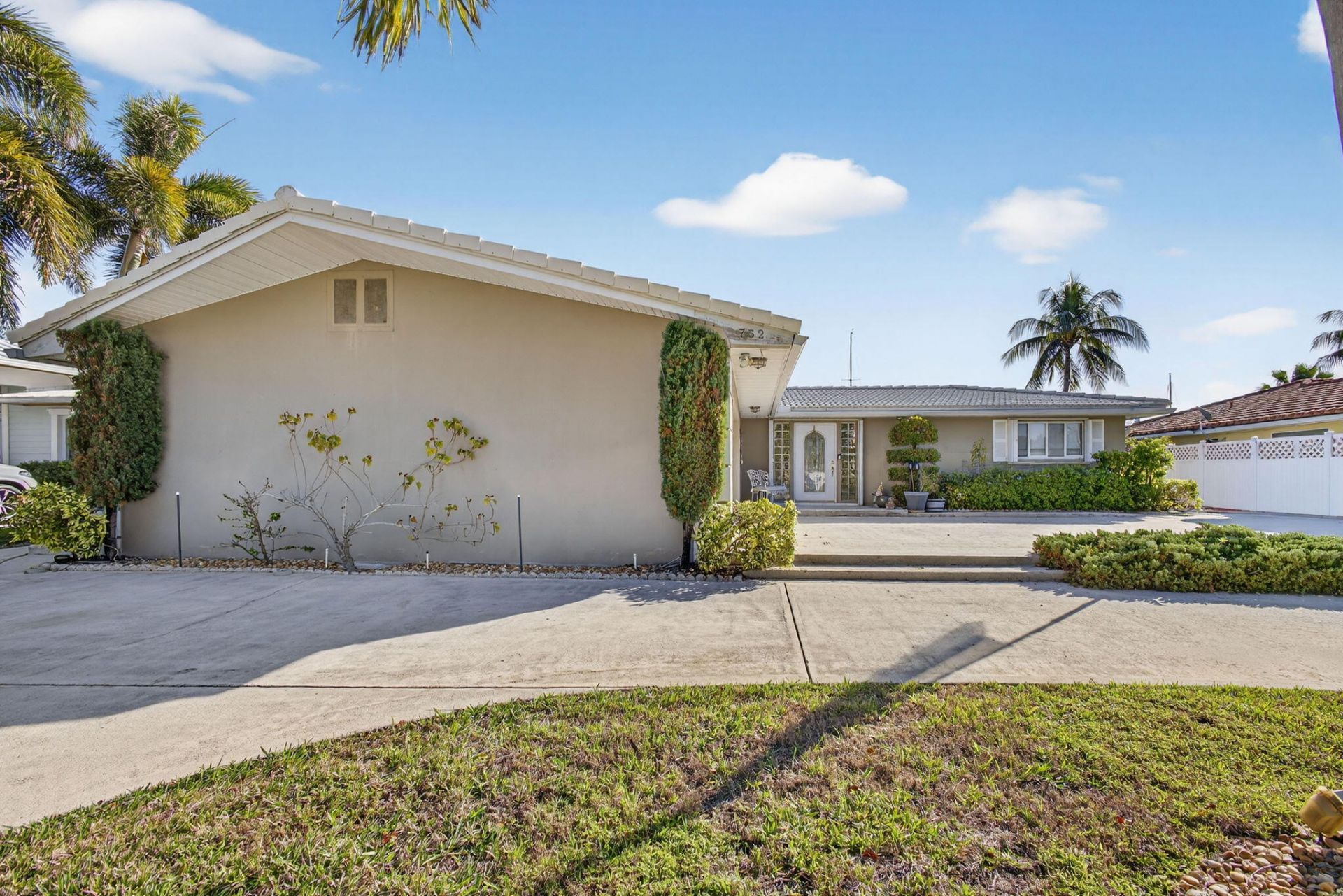 752 Lagoon Drive, North Palm Beach, FL 33408 Photo