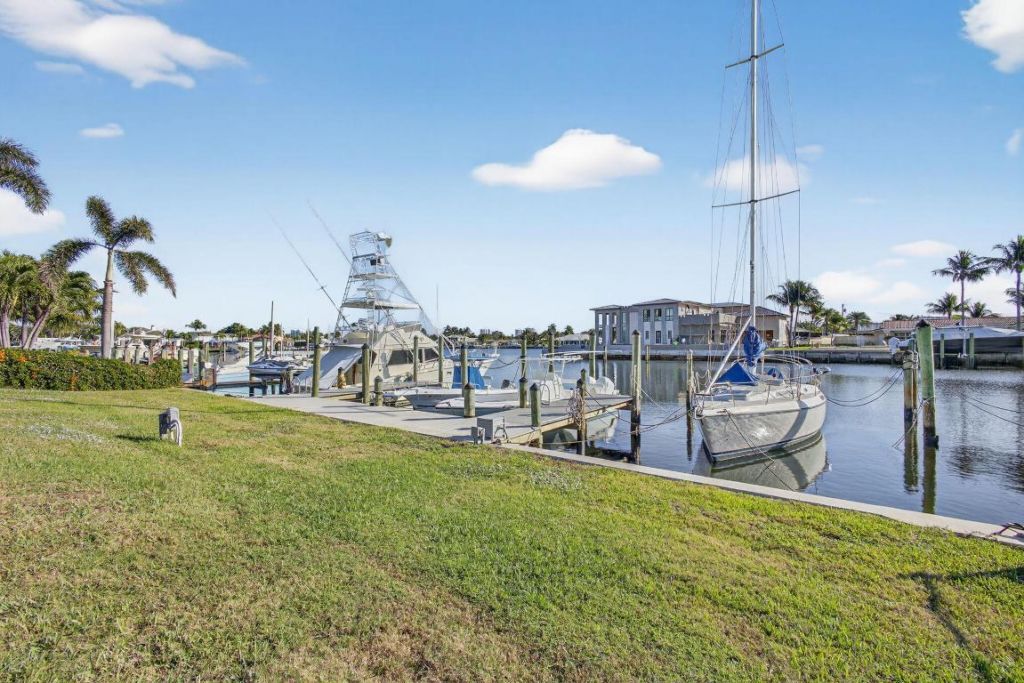 752 Lagoon Drive, North Palm Beach, FL 33408 Photo