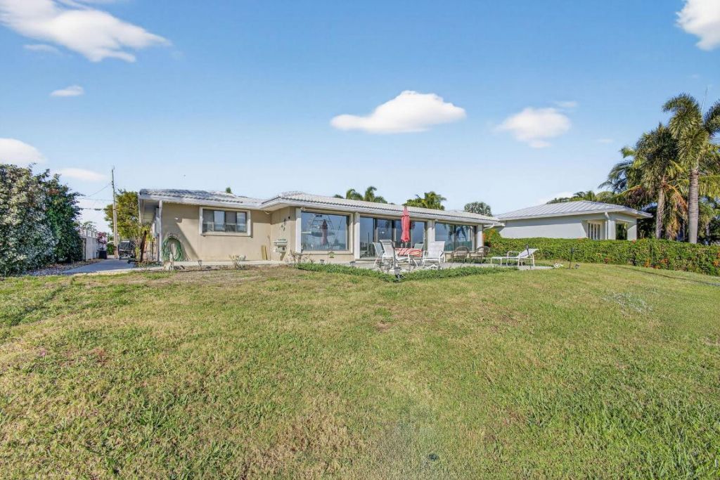 752 Lagoon Drive, North Palm Beach, FL 33408 Photo