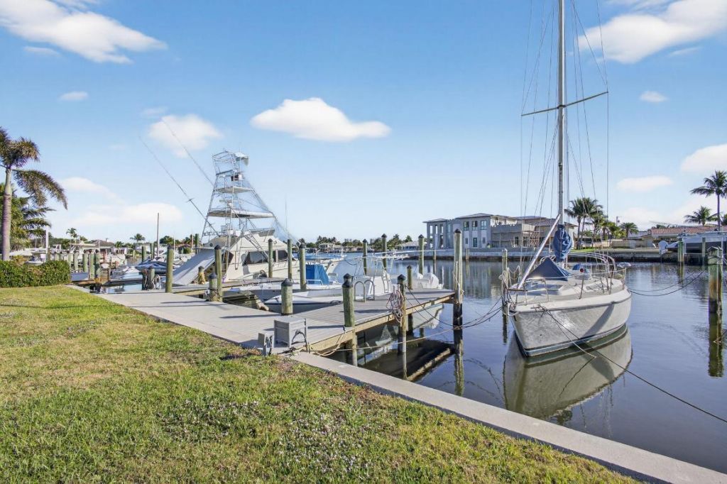 752 Lagoon Drive, North Palm Beach, FL 33408 Photo