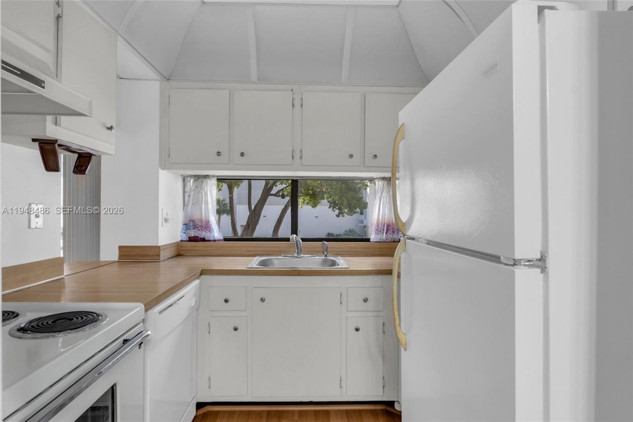 16909 N Bay Rd, Unit 217, Sunny Isles Beach, FL 33160 Photo