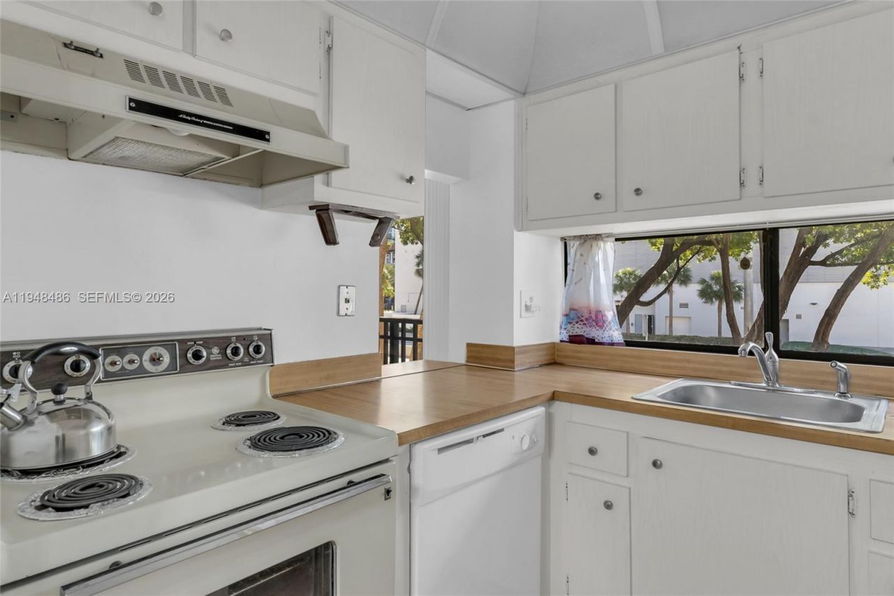 16909 N Bay Rd, Unit 217, Sunny Isles Beach, FL 33160 Photo