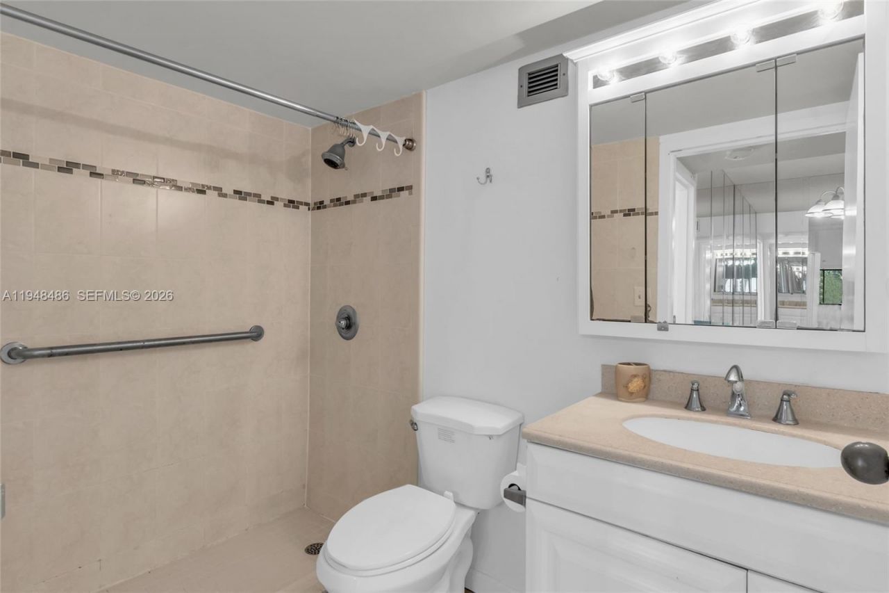 16909 N Bay Rd, Unit 217, Sunny Isles Beach, FL 33160 Photo