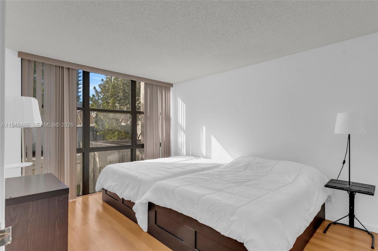 16909 N Bay Rd, Unit 217, Sunny Isles Beach, FL 33160 Photo