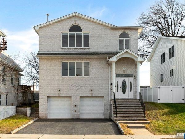 132 Clinton Place, EAST RUTHERFORD, NJ 07073