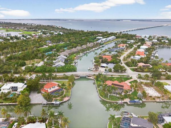 819 Tulip Ln, Sanibel, FL 33957