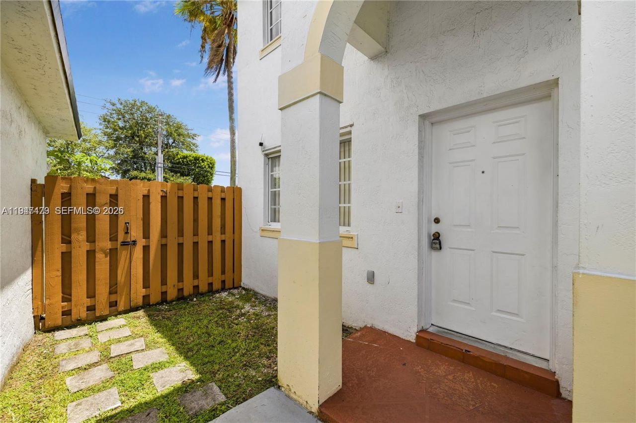 13723 SW 160th Ter, Miami, FL 33177 Photo