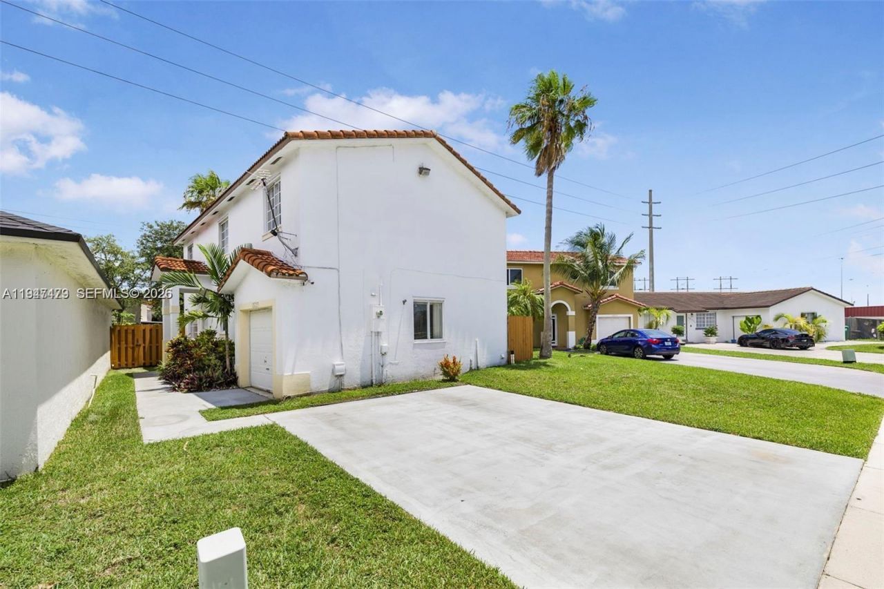 13723 SW 160th Ter, Miami, FL 33177 Photo