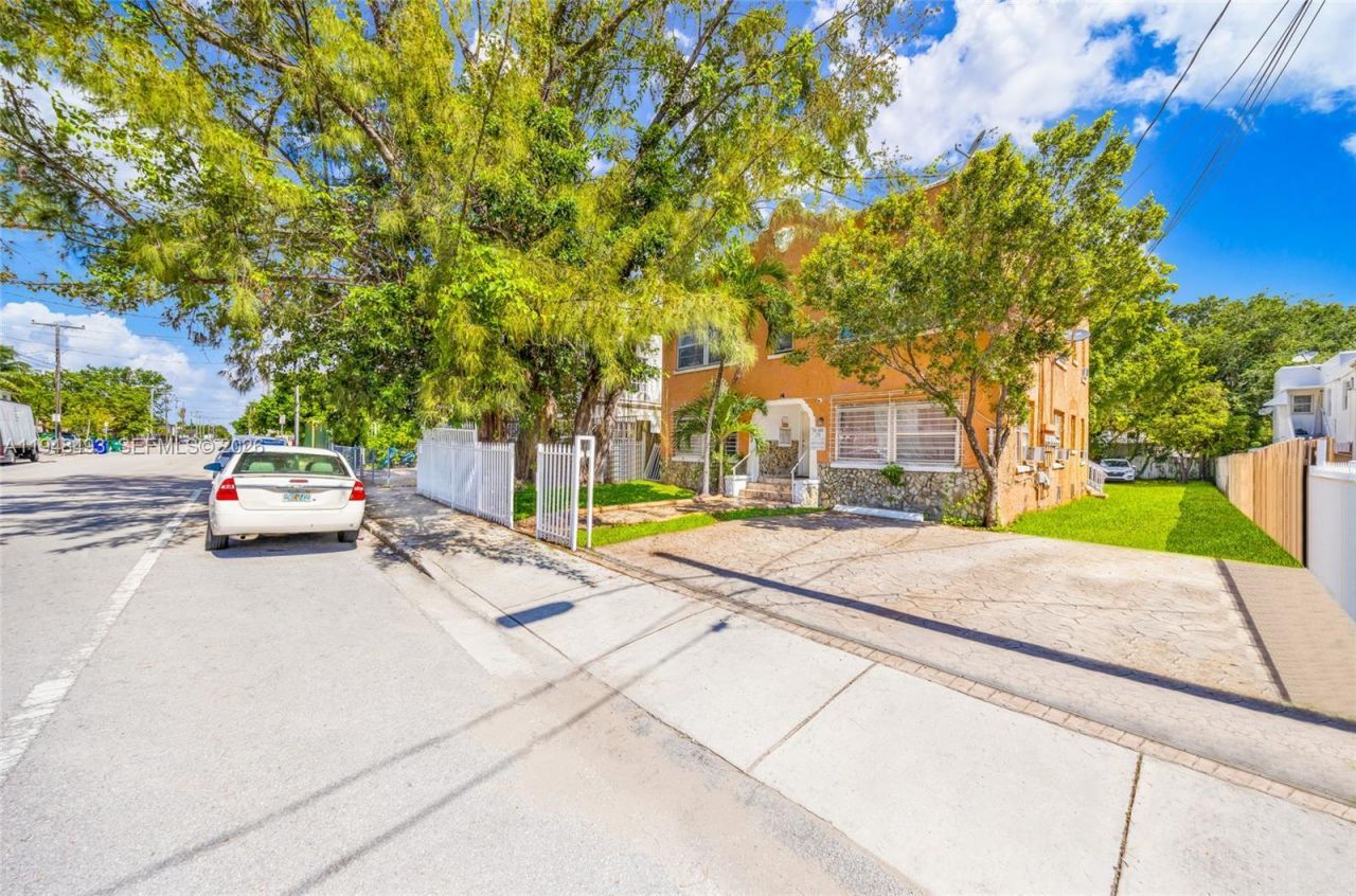 959 SW 6th St, Miami, FL 33130 Photo