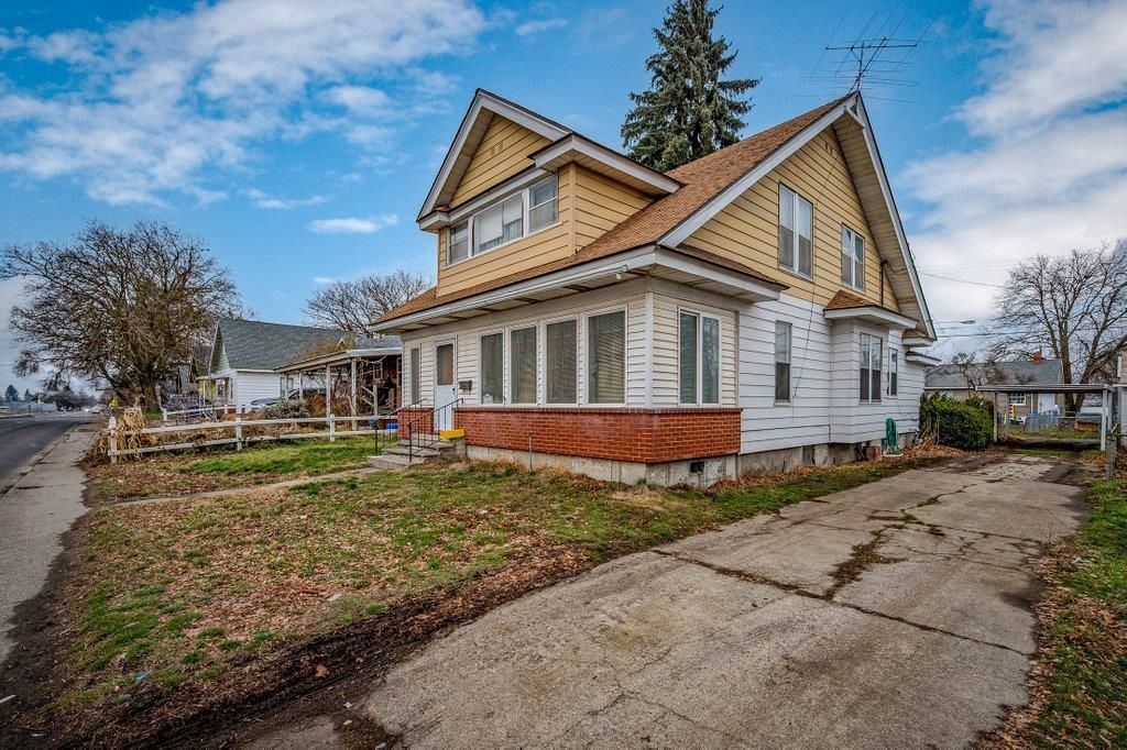 1643 E Wellesley Ave, Spokane, WA 99207 Main Photo
