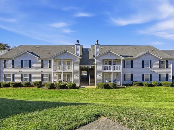 7129 Friendly Avenue, Unit D, Greensboro, NC 27410